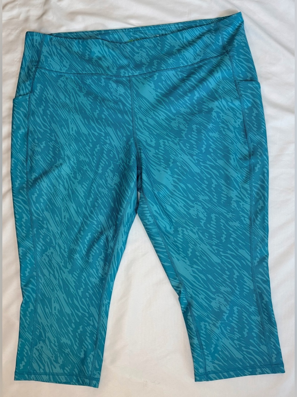 Women’s Teal Printed Performance Capri Pants 3X